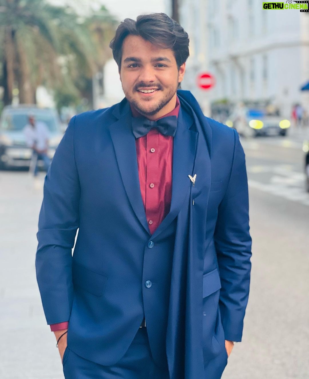 Ashish Chanchlani Instagram - Ye mera doctor strange waala suit tha Bach gaya toh cannes leke gaya Lo mummy daal diya photo Karao rishtey :/ Cannes, France