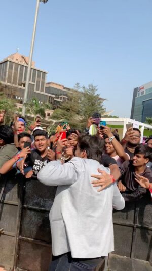 Ashish Chanchlani Instagram - To those amazing Pre-Pandemic times😭😭
I miss fanfest sooo much🥲