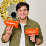 Ashish Chanchlani Instagram - Guess who won both the awards for NICKELODEON KIDS CHOICE AWARDS 2022 Yess i won the Best Youtuber as well as the Best Sibling jodi with my crazy sister @missmcblush Nothing but immense love to all of you fans, the kids as well as families that showered love on our Mummy Returns (our biggest video last year) and me & muskan’s bhai-behen videos❤️ @nickindiaofficial #kca2022 #nickelodeon