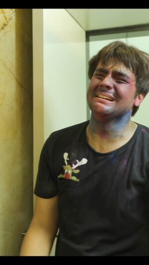 Ashish Chanchlani Instagram - THIS IS GONNA BE ALL OF YOU TODAY EVENING🤣🤣
Wishing you all a very HAPPY HOLI from the entire ACV team❤️