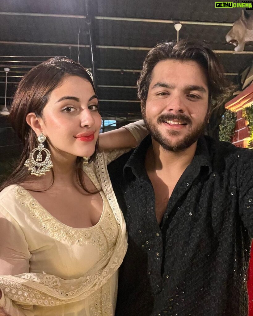 Ashish Chanchlani Instagram - Wishing you all a very Happy Diwali from the entire Chanchlani and ACV clan🥰