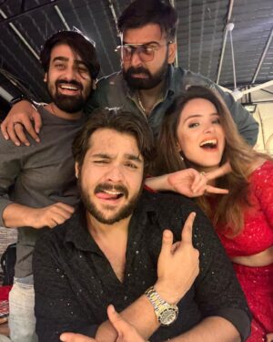 Ashish Chanchlani Instagram - Wishing you all a very Happy Diwali from the entire Chanchlani and ACV clan🥰