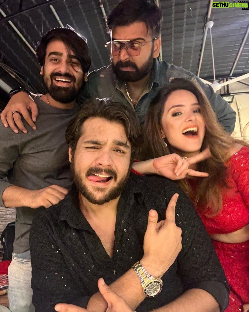 Ashish Chanchlani Instagram - Wishing you all a very Happy Diwali from the entire Chanchlani and ACV clan🥰