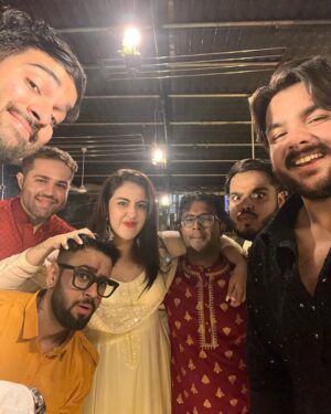 Ashish Chanchlani Instagram - Wishing you all a very Happy Diwali from the entire Chanchlani and ACV clan🥰