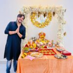 Ashish Chanchlani Instagram - Ever since i was born, i have always believed you have been with me Be it my personal life or my career i have always felt you holding my hand and guiding me My manifestation powers have just your magic bappa I know it you are reading this You are here and i already feel emotional cause you are gonna leave me. Thank you for everything always bappa No complaints to you i am just thankful to you for everything❤️ Ulhasnagar