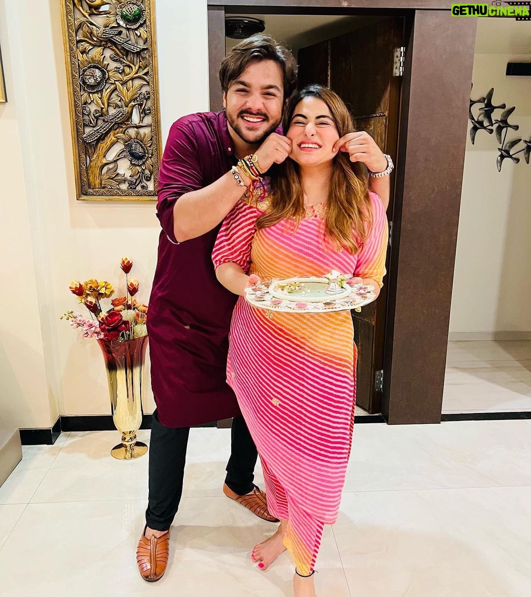 Ashish Chanchlani Instagram - Happy RakshaBandhan to you all from the Chanchlanis❤️ Ulhasnagar