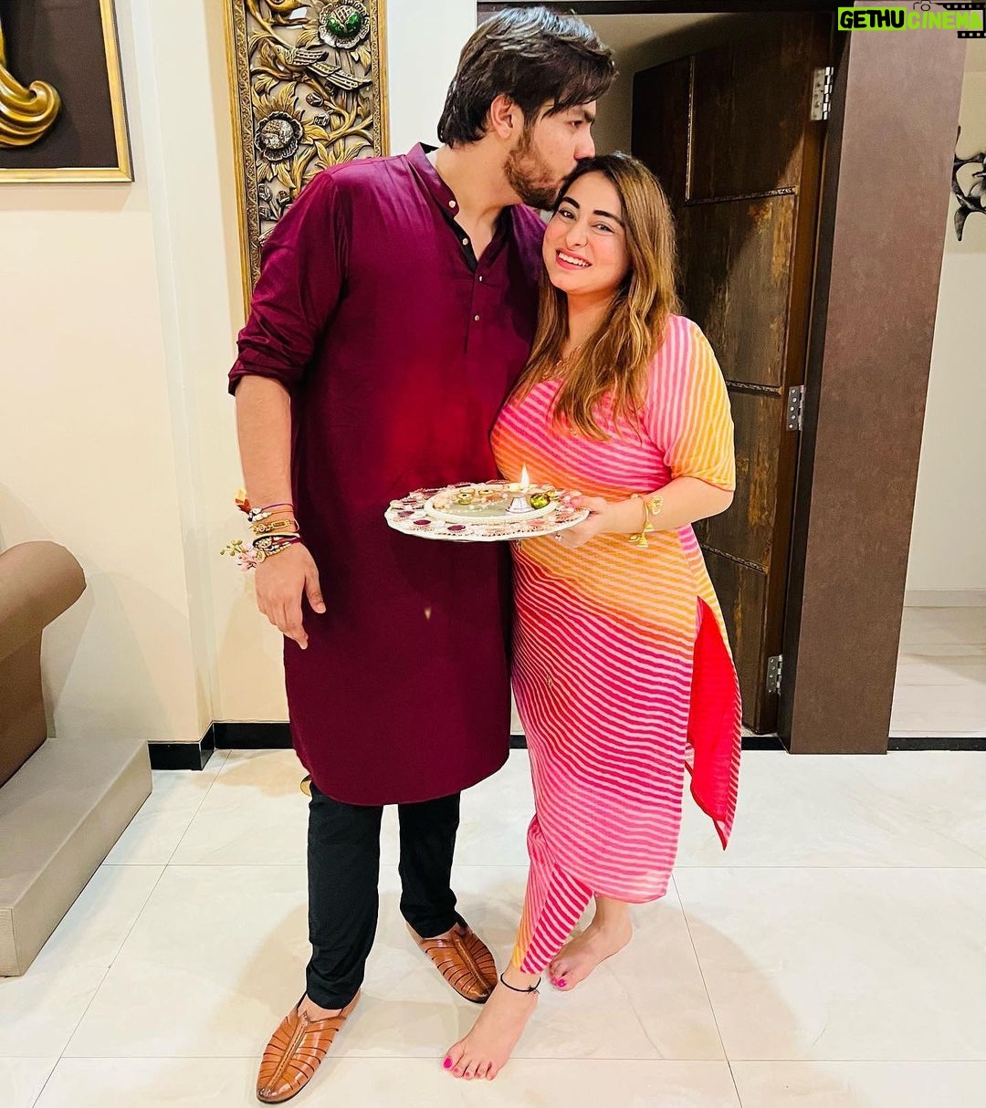 Ashish Chanchlani Instagram - Happy RakshaBandhan to you all from the Chanchlanis❤️ Ulhasnagar