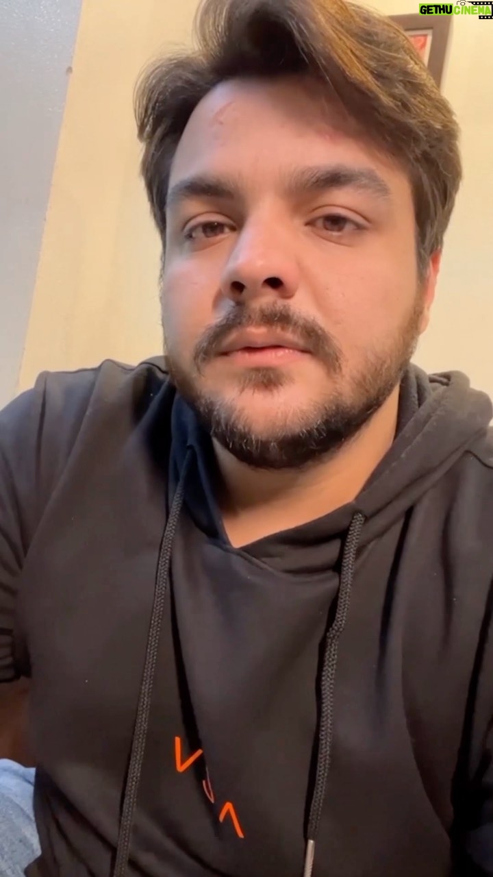 Ashish Chanchlani Instagram - Aaj Tahir Wazir ki wajah se main Paneer Khaunga🤣🤣 Jisko samja woh jaake Bestseller dekho Amazon Prime Video par, 18th Feb se aur jisko nahi samja woh comment karke poocho paneer kaise milta hai?🤣 #BestsellerOnPrime @primevideoIN #Ad