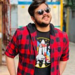 Ashish Chanchlani Instagram - Some good news from my side I have completely recovered from COVID 😭❤️ Good to feel this sunlight (majak kar raha hu paseena aana chalu ho gaya 5 mint mein😂😂) Pc : @tanish_sirwani