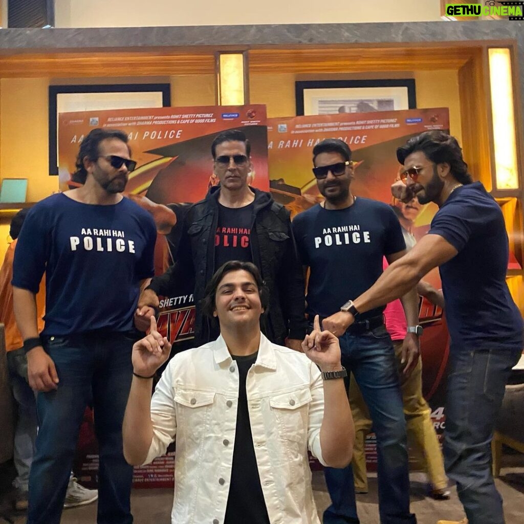 Ashish Chanchlani Instagram - Almost one and a half year back i got a great opportunity to host the trailer launch of this blockbuster of a film I met all 4 of them who showered me love and made me feel like a family Ever since that day i felt sooryavanshi was my own film I became closer to @itsrohitshetty sir and his team The movie was supposed to open in a month but covid hit the country and everything was shut Finally after this long time Tomorrow cinemas open and it will roar with rohit sir’s film Him and his team are the most honest people in the bollywood industry and they deserve to be praised for giving entertainment with such pure heart since a long time. My own cinema is opening with this film and my entire family is emotional, papa is in tears I can now finally say ki #AaRahiHaiPolice All the best @itsrohitshetty @akshaykumar @ajaydevgn @ranveersingh @karanjohar @katrinakaif @magicsneya @rohitshettypicturez #mayank I love you guys #SooryavanshiFromTomorrow
