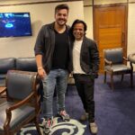 Ashish Chanchlani Instagram - “Ahha itni charbi hai toh 5 star hotel mein chai kyun nai pee lete😂” You are a living comic legend @rajpalofficial sir Thank you for your kind words and blessings❤️ Deltin Royale Casino