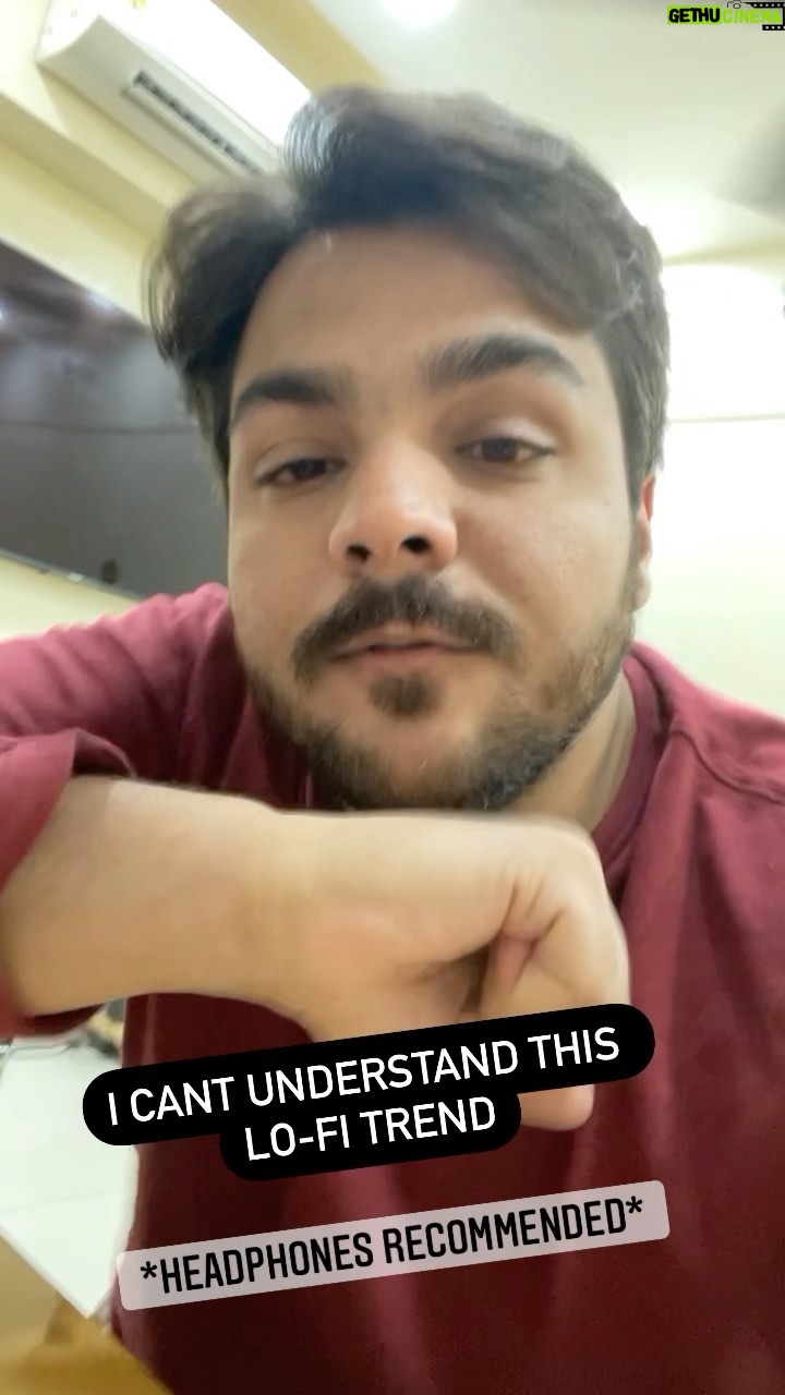 Ashish Chanchlani Instagram - HEADPHONES WARNING : Mat maaro ache gaano ki g**nd haath jodta hu main Kailash kher sahab ghar pe aake chamaat marenge #lofi