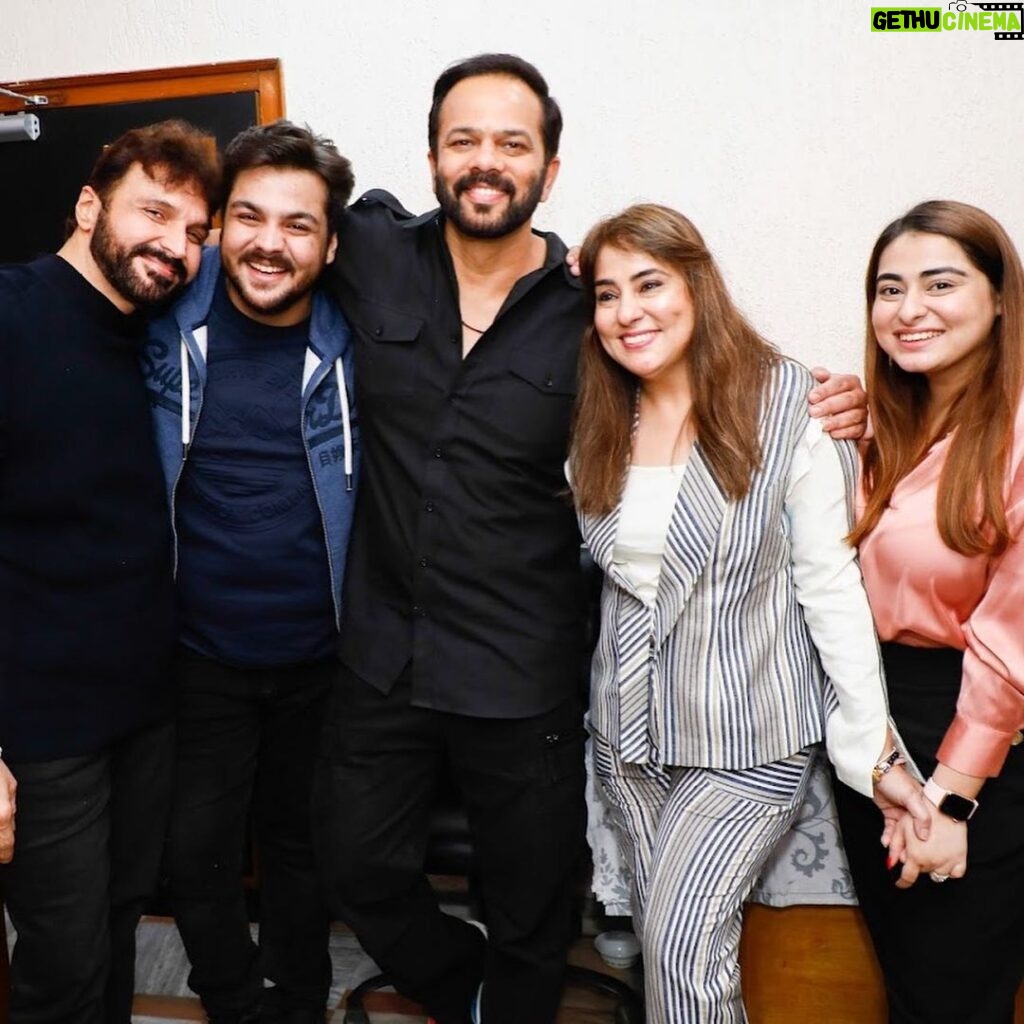 Ashish Chanchlani Instagram - WHAT A DAY! Thank you @itsrohitshetty for a memorable event of our family Thanks to the entire RS TEAM (specially mayank) for making this happen @ashokanilmultiplex @mirajcinemas @anilchanchlani @deepachanchlani @jarddanni @missmcblush @kunal_chhabhria Ashokanil Multiplex