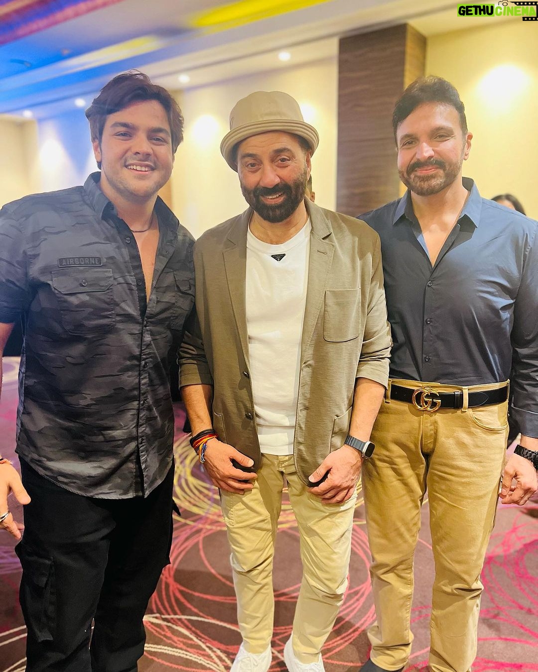 Ashish Chanchlani Instagram - Aaj to reunion ho gaya ji Thank you sunny uncle for inviting us to the success bash and always making us a prt of your family. We always believed in you❤️💪 Congratulations @zeestudiosofficial for the success