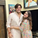 Ashish Chanchlani Instagram - She is the Kamli to my Sanju 💥 and also the Munnabhai to my Circuit 🔫 Wishing you all a Happy RakshaBandhan from the Chanchlani siblings❤️🥰🧿 @henna.akhtar @tasvafashion
