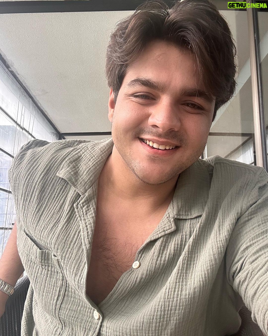 Ashish Chanchlani Instagram - Bas ab beard nai rakhi jaa rahi mujse🥲 ye lo tumhara purana Ashish Mubarak ho Mahabaleshwar