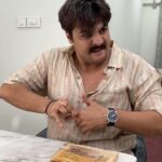 Ashish Chanchlani Instagram - Indian dads with sons vs daughters on son day.. Caption padh ke sar ghum gaya na bc? Abhi ye padho aur sar ghumega RENEE perfume pe zabardast offer chal raha hai Ye chaaro premium perfumes mil rahe hai sirf 599 ke offer mein Batao? Soch kya rahe ho RENEE ka app download karo ya fir website www.reneecosmetics.in check out karo 😘 #IndianDads #SonDay #Ad #PaidPromotion Baap ka Ghar