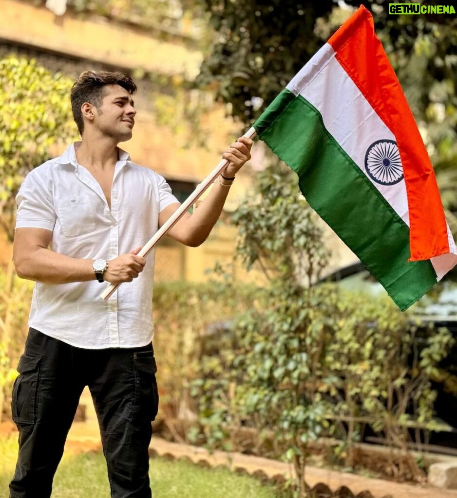Ashish Chanchlani Instagram - Happy 75th Republic Day to you all 🇮🇳🇮🇳🇮🇳 Jai Hind❤️ 📸 : @jashansirwani