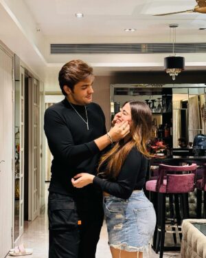 Ashish Chanchlani Instagram - Bhaiyo aaj main officially 30 ka ho chuka hu😵‍💫😭😂
Aaj Birthday ke is avsar par aap sabhi ko itna pyaar barsane ke lie aur hamesha mere saath bane rehne ke lie
Bahuut saare love yous aur thank yous🧿🧿🧿