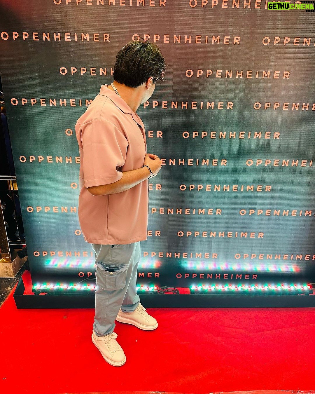 Ashish Chanchlani Instagram - Am i at the wrong premiere? #Oppenheimer #oppenheimerpremiere @universalpicturesindia