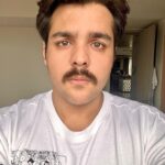 Ashish Chanchlani Instagram - Bas yaar abhi nakli mooch nai lagani baap ke charachter ke lie bas ho gaya🙏