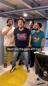 Ashish Chanchlani Instagram - Aisi aur movies batao jo ye game mein kaamm aaye🤤