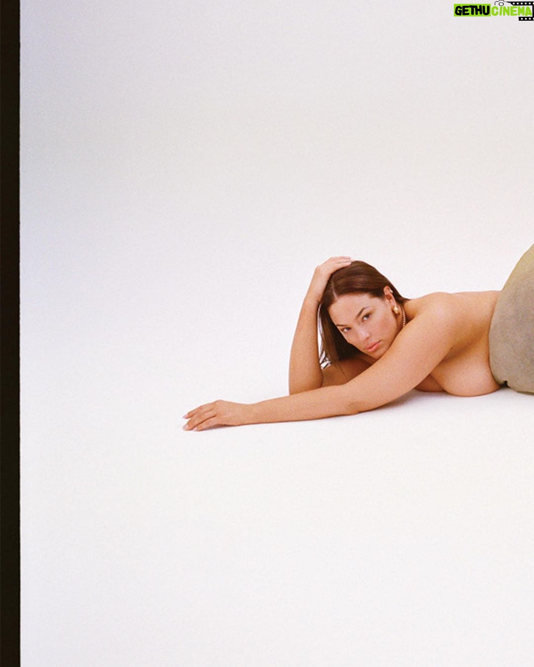Ashley Graham Instagram - Cover for @LoveWant: THE SOFT POWER issue Dedicated to @IvanMBart Photographed by @bec_parsons Styling by @jaimekaywaxman at @homeagency Hair by @lbhair Makeup by @kuma1206 at @streetersagency Nails by @deborahlippmann Casting by @KinCasting Production by @Noted.collective Executive producer @Ana.Stass