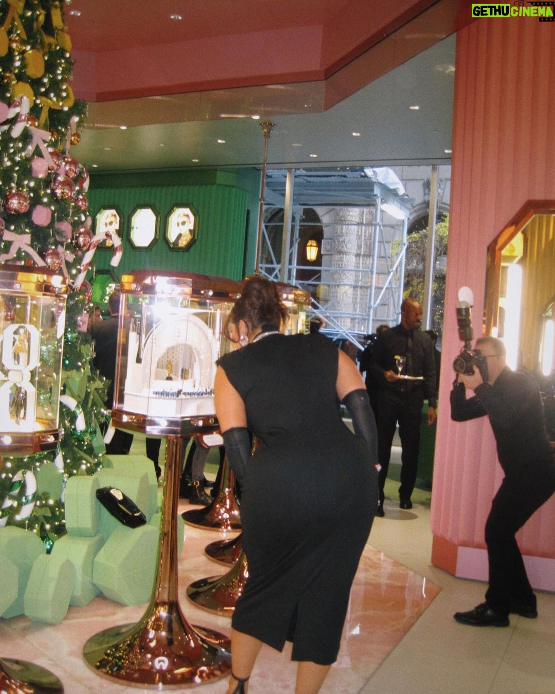 Ashley Graham Instagram - The brand new #SwarovskiFifthAvenue made me feel like I stepped right into a giant jewelry box!! ✨The sparkles & crystals are destined to make NYC shine brighter than ever!! 🤍 @swarovski #SwarovskionFifth #Swarovski