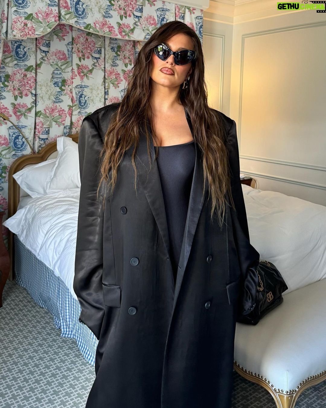 Ashley Graham Instagram - 𐐒B in the streets