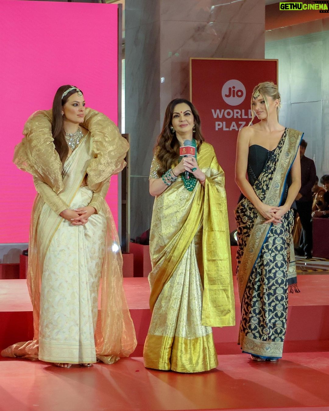 Ashley Graham Instagram - I'm honored to have been included in the opening of gorgeous new @jioworldplaza plaza in Mumbai, India 🤩— while donning my very first sari!!! The piece is a handwoven Banarasi brocade sari by SWADESH, an artisan-forward initiative of the Reliance Foundation. The Foundation's Chairperson, Mrs. Nita Mukesh Ambani has championed India’s rich crafts and culture and the initiative is empowering Indian artisans to take their place on the world's runways. Brocade saris are seen as symbols of luxury because of how labour-intensive the weaving process is, and how it reflects the weavers' artistry and commitment to their craft. I cannot get over how stunning mine is 😍 A heartfelt thanks goes out to the Ambani family for making this a dream-come-true experience, and for their warmth and generosity as hosts. I will cherish these memories forever. I cannot wait to come back to explore more of India!! #JioWorldPlaza #MumbaiAtThePlaza