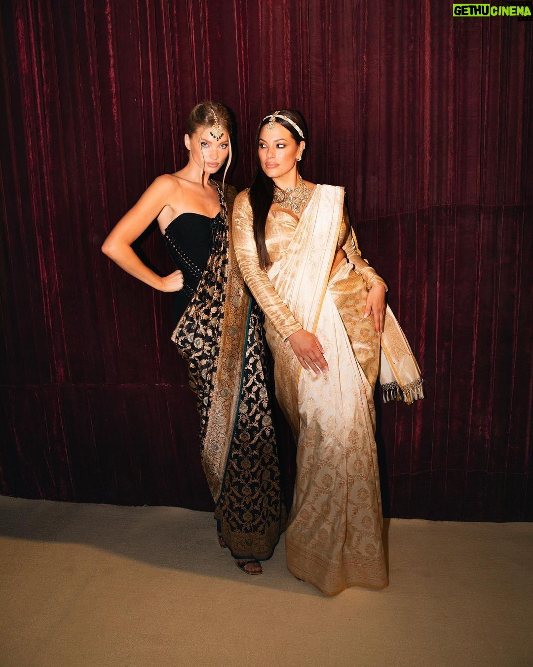 Ashley Graham Instagram - I'm honored to have been included in the opening of gorgeous new @jioworldplaza plaza in Mumbai, India 🤩— while donning my very first sari!!! The piece is a handwoven Banarasi brocade sari by SWADESH, an artisan-forward initiative of the Reliance Foundation. The Foundation's Chairperson, Mrs. Nita Mukesh Ambani has championed India’s rich crafts and culture and the initiative is empowering Indian artisans to take their place on the world's runways. Brocade saris are seen as symbols of luxury because of how labour-intensive the weaving process is, and how it reflects the weavers' artistry and commitment to their craft. I cannot get over how stunning mine is 😍 A heartfelt thanks goes out to the Ambani family for making this a dream-come-true experience, and for their warmth and generosity as hosts. I will cherish these memories forever. I cannot wait to come back to explore more of India!! #JioWorldPlaza #MumbaiAtThePlaza