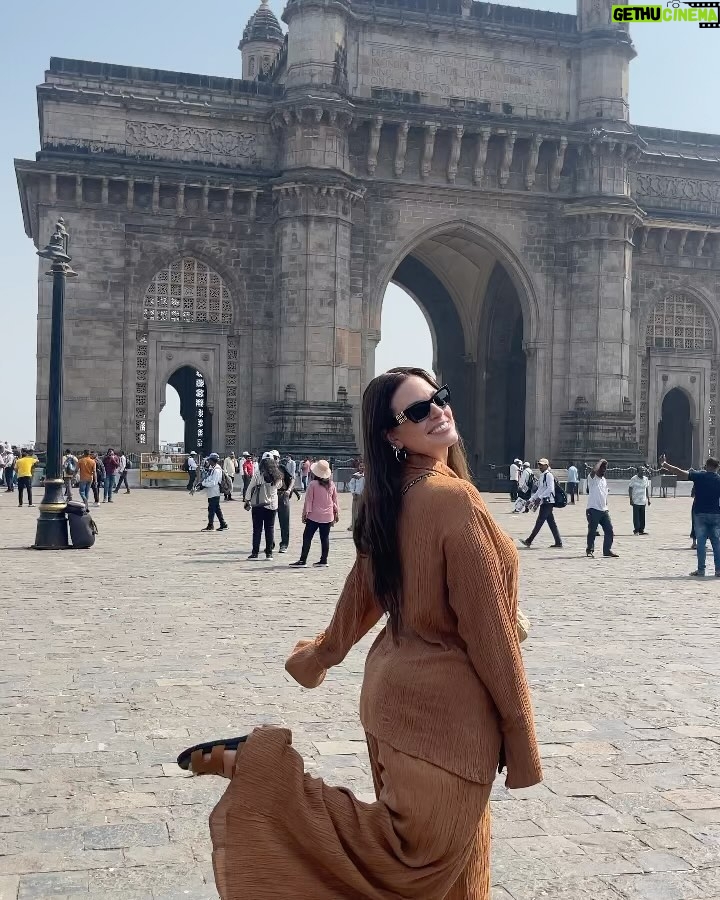 Ashley Graham Instagram - Let me tell you… 2 days in India is not enough — I can’t wait to come back 🤍 Mumbai, India