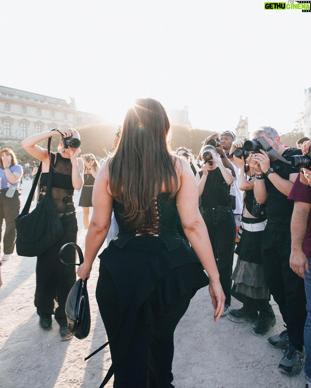 Ashley Graham Instagram - still dreaming about the floating fabric from @muglerofficial ðŸ’