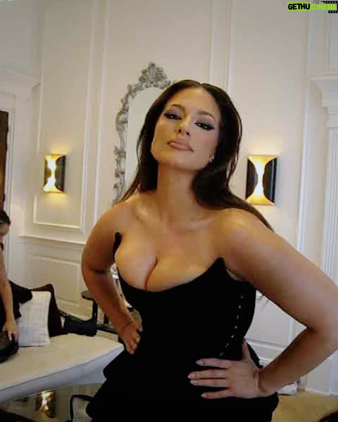 Ashley Graham Instagram - still dreaming about the floating fabric from @muglerofficial ðŸ’