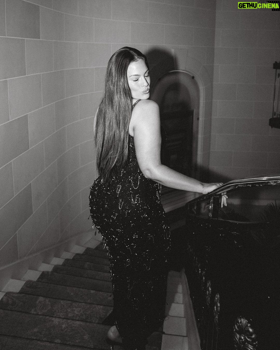 Ashley Graham Instagram - A little commotion for the dress 💃🏻custom @cliopeppiatt