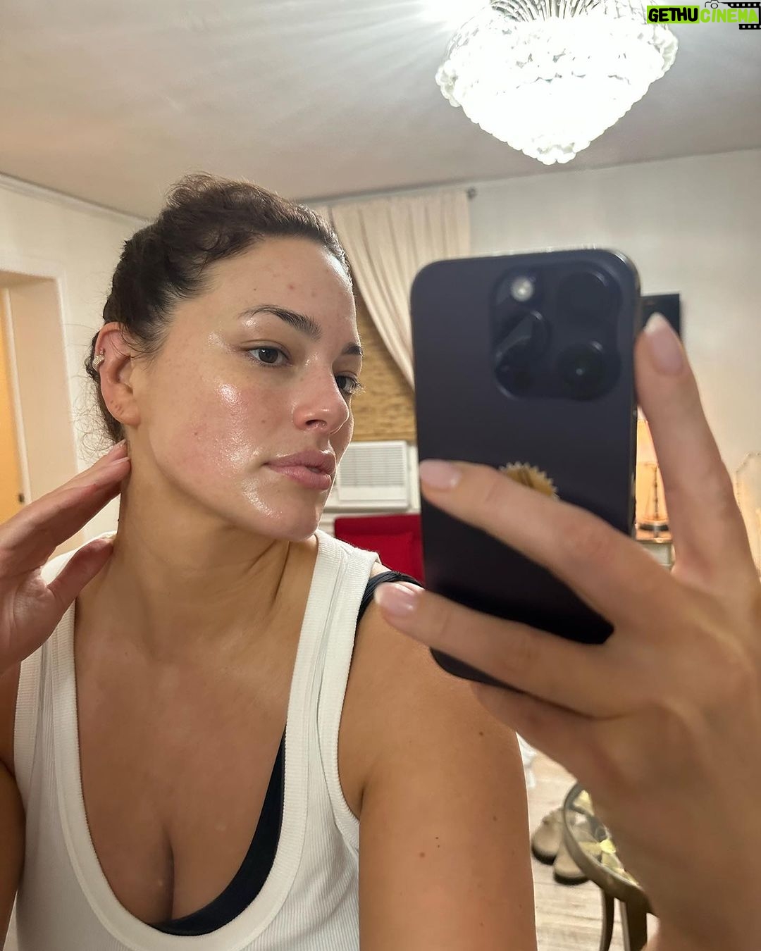 Ashley Graham Instagram - came home for a quick recharge 🤍 now off to Paris!