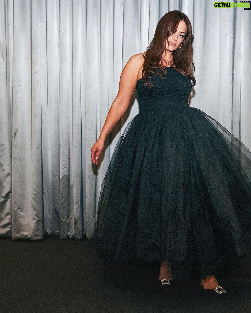 Ashley Graham Instagram - any excuse to overdress 🤌🏽 Savoy Hotel, London