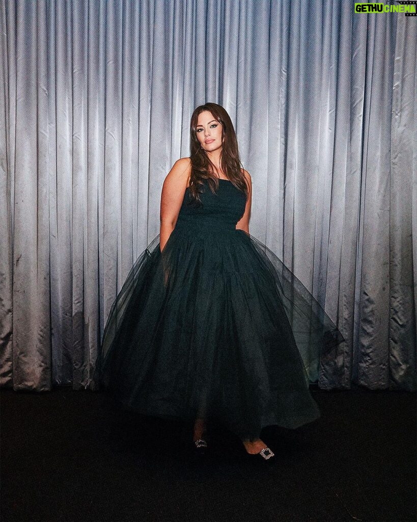 Ashley Graham Instagram - any excuse to overdress 🤌🏽 Savoy Hotel, London