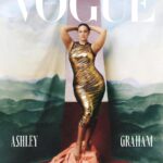 Ashley Graham Instagram - Capa da #VogueNovembro, a americana @ashleygraham ajudou a liderar uma transformação ainda em curso na indústria da moda: a da inclusão de corpos de tamanhos diversos. Depois de desfilar para as passarelas da Dolce & Gabbana, Karoline Vitto, Boss e Michael Kors nas últimas semanas de moda internacionais, a modelo desembarcou em São Paulo, no mês passado, especialmente para ser fotografada pela primeira vez para as páginas da edição brasileira da revista. “Meu trabalho é fazer com que as mulheres se sintam realmente bem consigo mesmas, não importa de que tamanho sejam”, disse em entrevista à diretora de moda @viviansotocorno. As fotos são da dupla mar_____vin. Leia a matéria na íntegra em vogue.globo.com. A edição deste mês chega às bancas a partir do dia 8, mas você também pode adquiri-la na lojinha do Instagram – basta clicar na foto para receber em sua casa. Fotos: @mar_______vin Entrevista: @viviansotocorno Direção de arte: @juliakoala Direção de moda: @ritalazzarotti Beleza: @silviogiorgio Produção executiva: @deialansky Assistentes de foto: @_renatogon e @franklindalmeida Produção de moda: @rtasuo, @rochafred_ , @amandhagaio e @ag.newyork Assistentes de produção de moda: @julianascgl, @ricalucas e @daniel.jcnt Assistentes de beleza: @yanthibrignol e @julia_boeno Set design: @anaarietti Assistentes de set design: @kltrpz e @lucas.sanori Nail artist: @stephanimauricio Tratamento de foto: @studiobrunorezende Agradecimentos: @tivolimofarrej e @dpotbrasil Look: @dolcegabbana