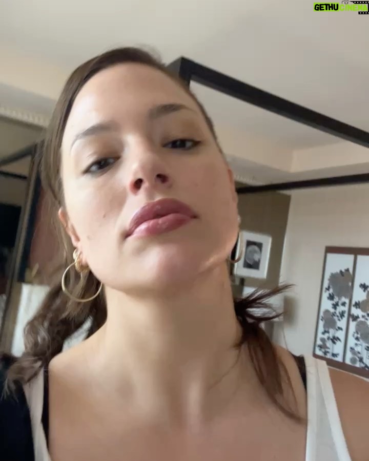 Ashley Graham Instagram - hug from @adele at the end
