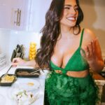 Ashley Graham Instagram - feeling like a party!!! 💚