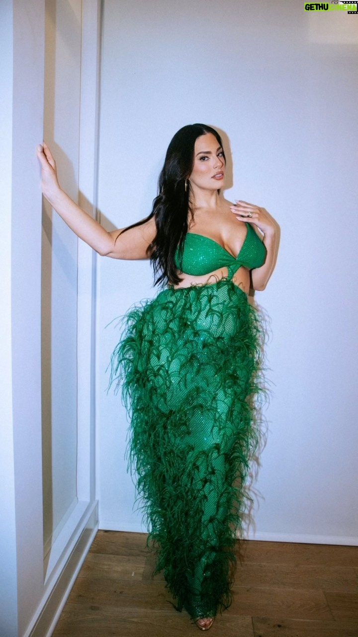 Ashley Graham Instagram - A night dedicated to celebrating and honoring Black-owned businesses with @15percentpledge 💚

Since 2020, over 28 retailers took the pledge to dedicate 15% of their shelf space to Black-owned brands, generating almost $14B for Black businesses. Significant transformations are underway—from fashion to beauty, yet this marks just the beginning. A powerful night initiating a transformative journey. 

@emmagrede and @aurorajames, I have so much gratitude to the two of you for being the catalyst of change and taking action. #ShopBlack Dress @hanifaofficial Jewelry @harwellgodfrey Los Angeles, California