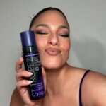 Ashley Graham Instagram - Tan on 🔟 honey! @sttropeztan have taken tan to the next level with the NEW Suprême Violet Mousse 💜 I love being cute with a glow when I’m home being a soccer mom but I also looove a dark olive tan, especially for my red carpet looks; this is my new holy grail 😍 Get yours now @ultabeaty