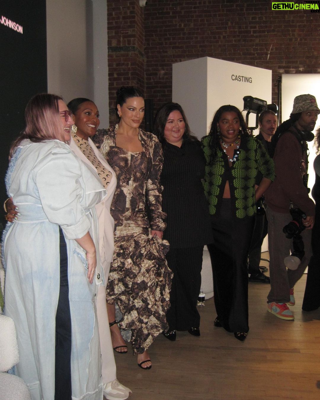 Ashley Graham Instagram - Kicking off NYFW with sharing my dream to stop commenting on each other’s bodies — Thank you for having me @elleusa and @imgmodels to chat size inclusion both on and off the runway and representation for everyone in fashion 🤍 New York, New York