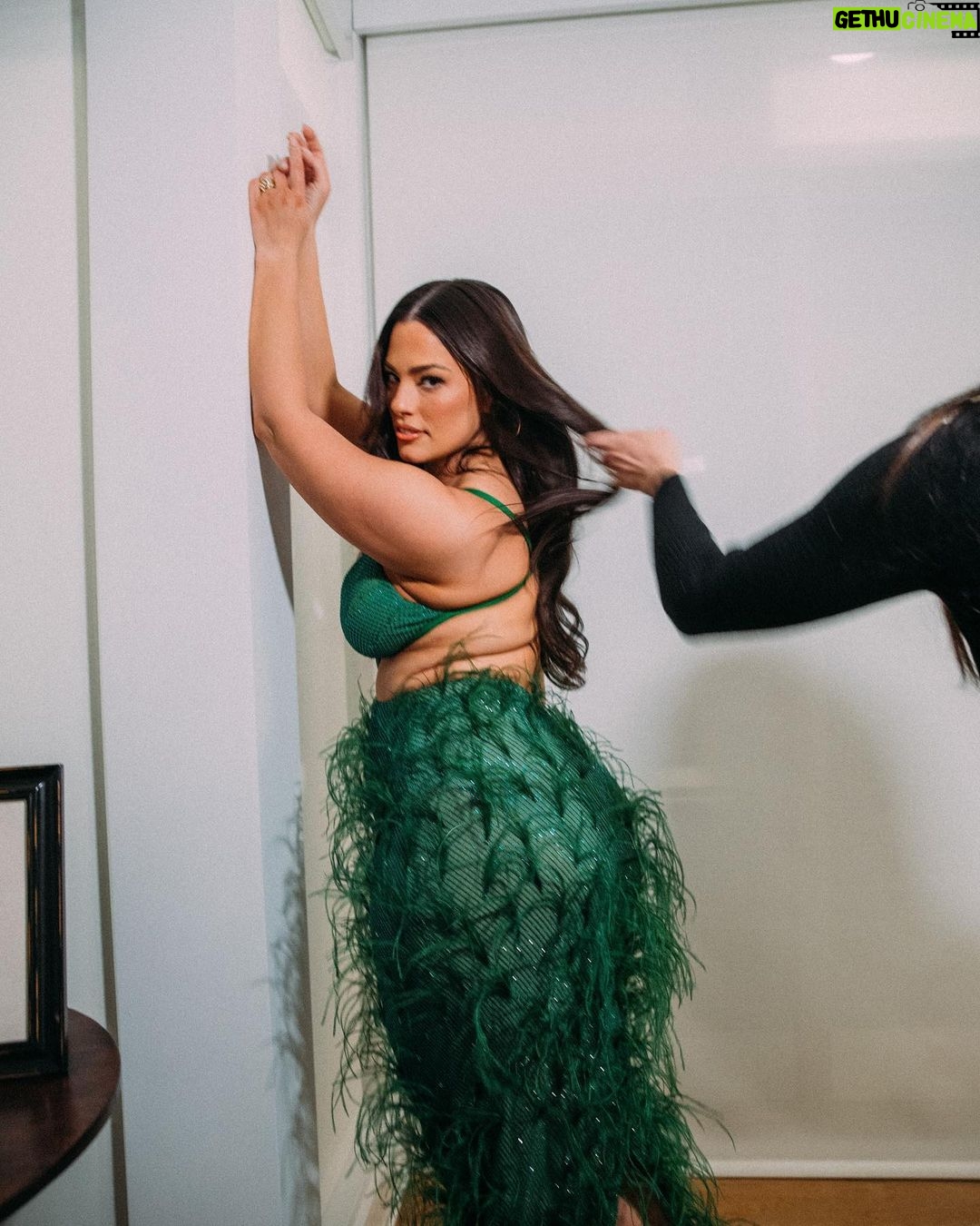 Ashley Graham Instagram - feeling like a party!!! 💚