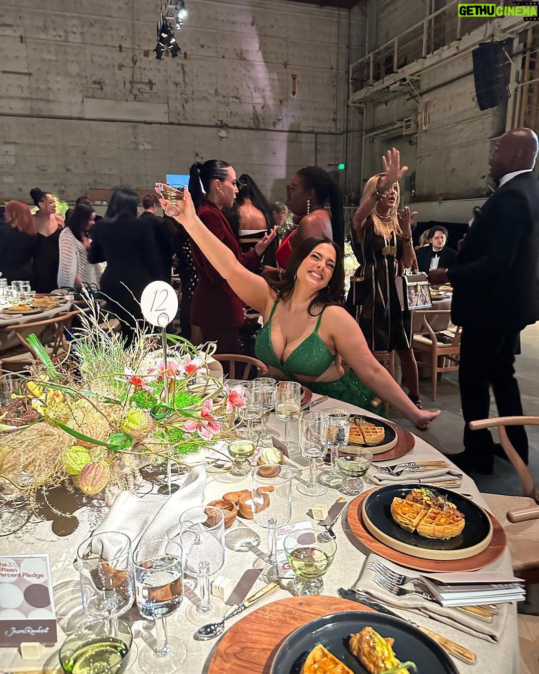 Ashley Graham Instagram - feeling like a party!!! 💚