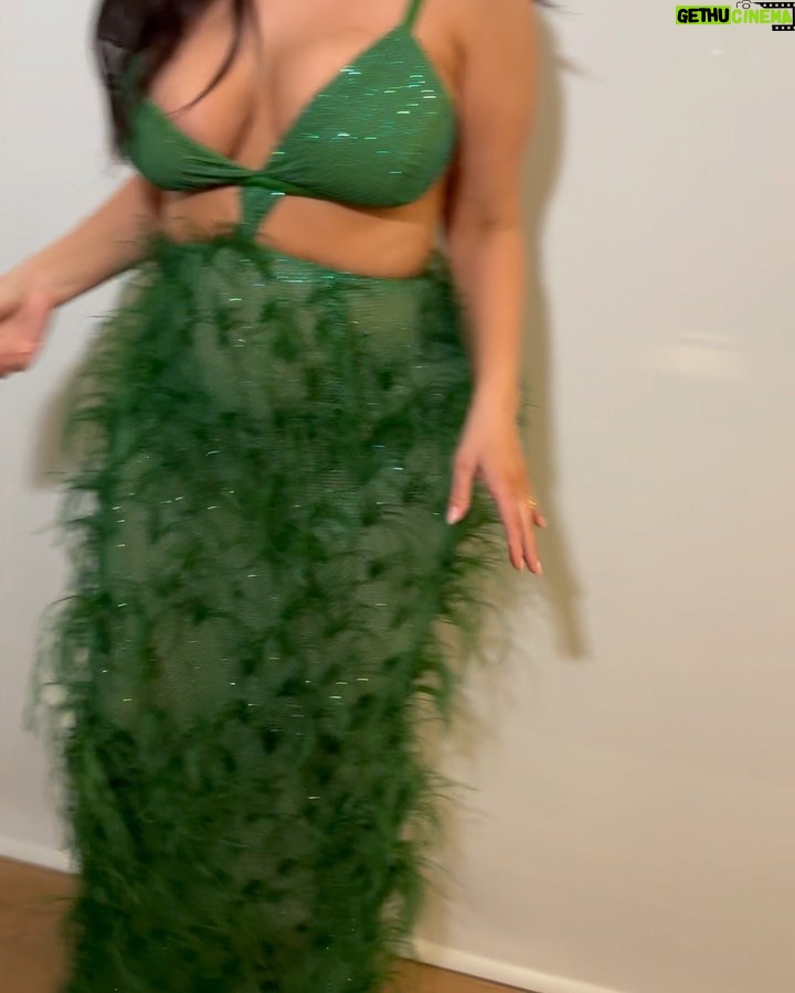 Ashley Graham Instagram - feeling like a party!!! 💚