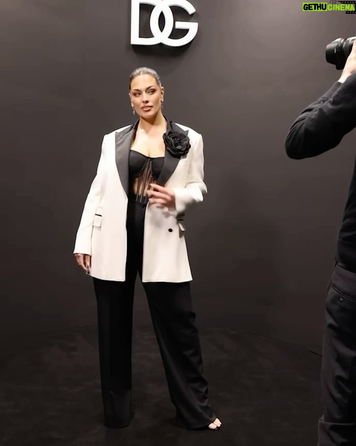 Ashley Graham Instagram - Tux Chic 🤍🖤 @dolcegabbana