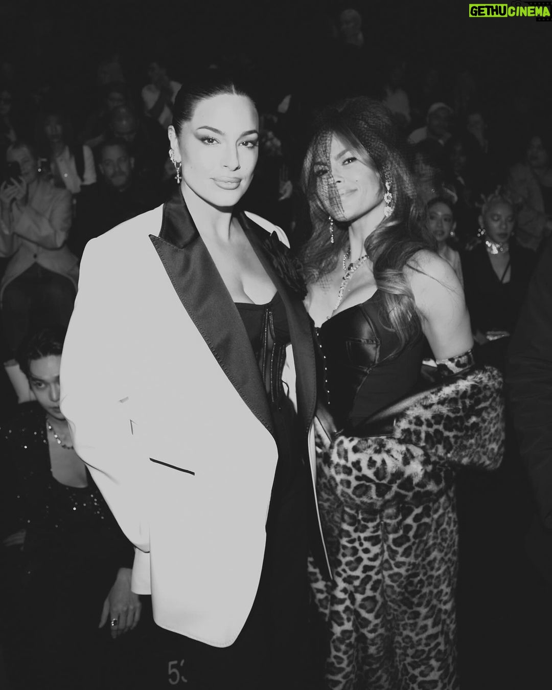 Ashley Graham Instagram - Tux Chic 🤍🖤 @dolcegabbana