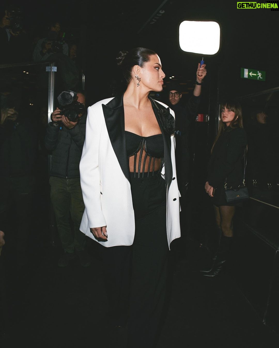 Ashley Graham Instagram - Tux Chic 🤍🖤 @dolcegabbana